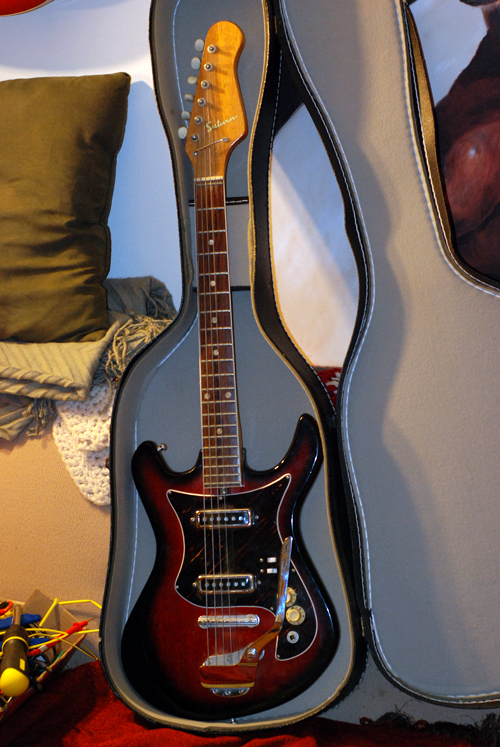 Small Scale Vintage Japanese Saturn Electric Guitar